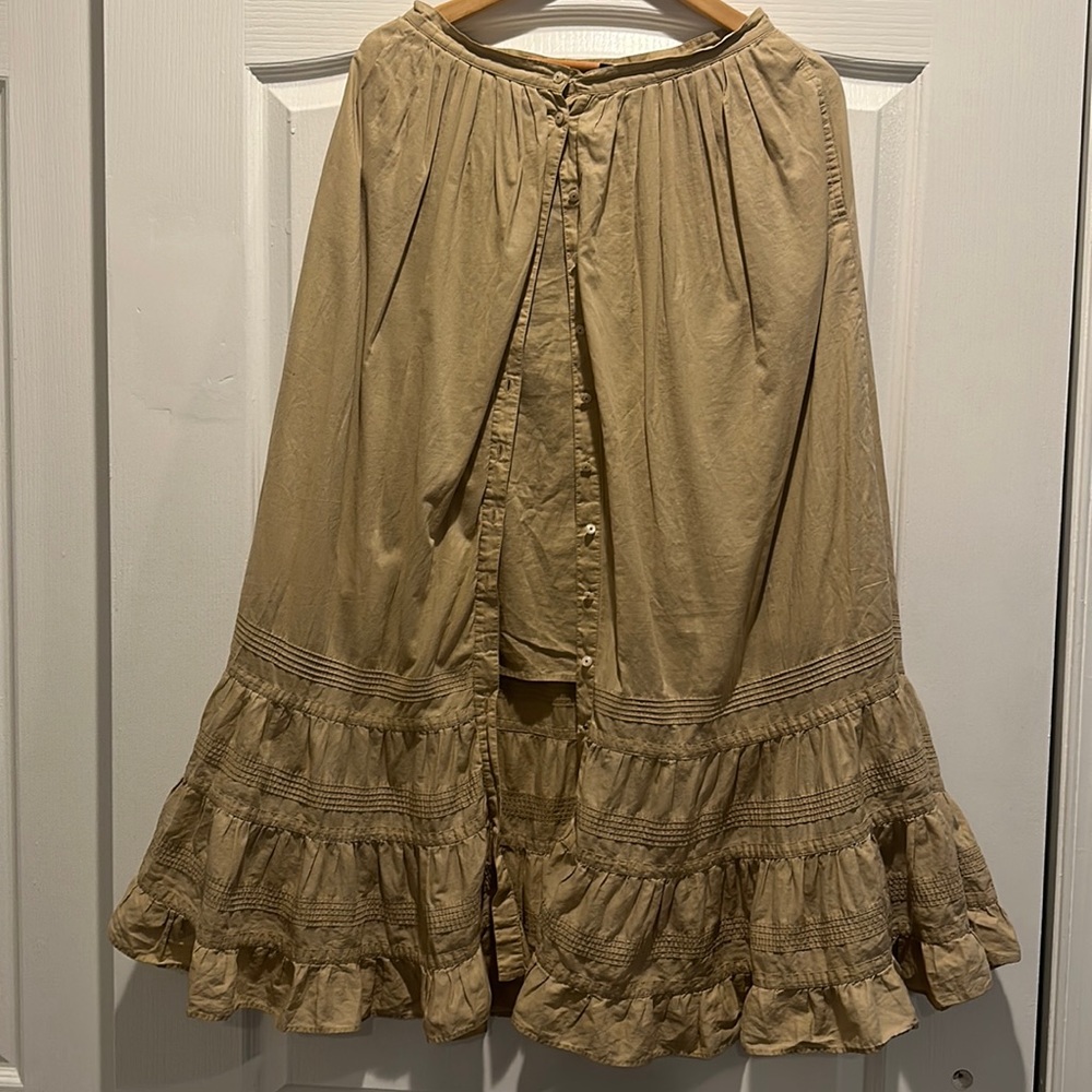 Size (6) khaki Tan Ralph Lauren Ruffle skirt